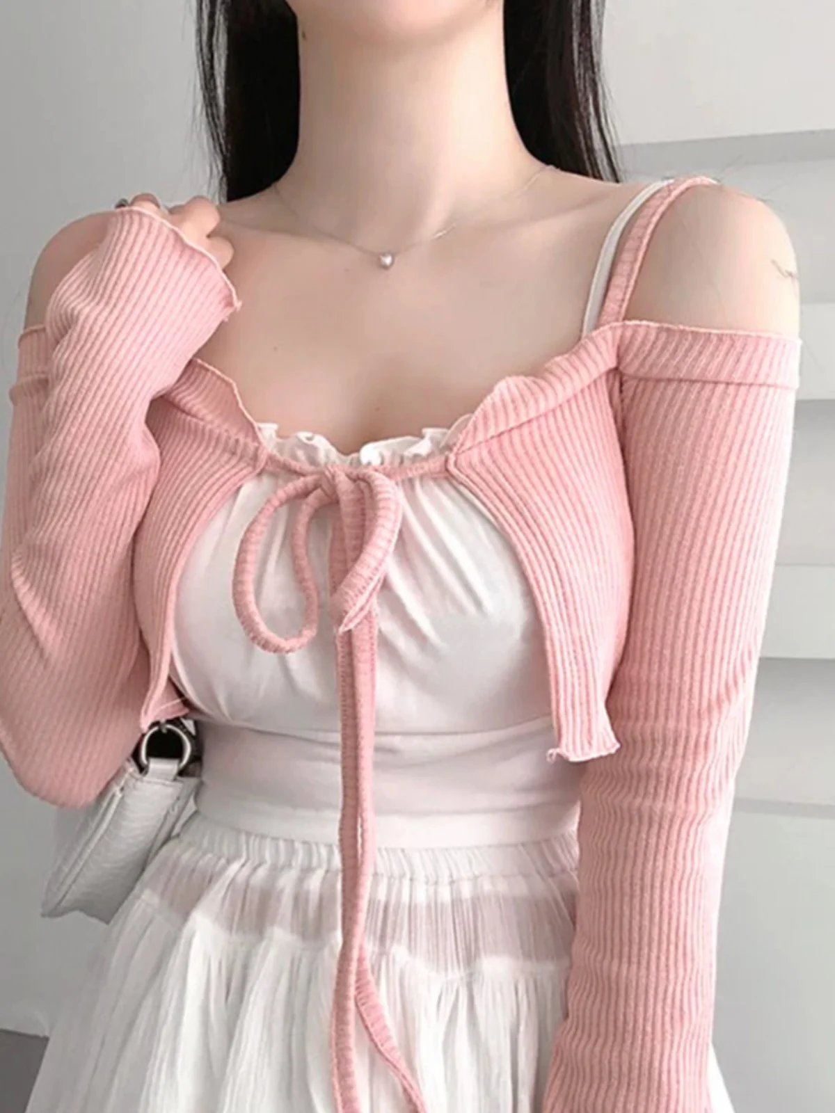 

Новинка! Женский укороченный кардиган Slim Fit с открытыми плечами и поясом, однотонный, для ранней осени, для повседневной носки.