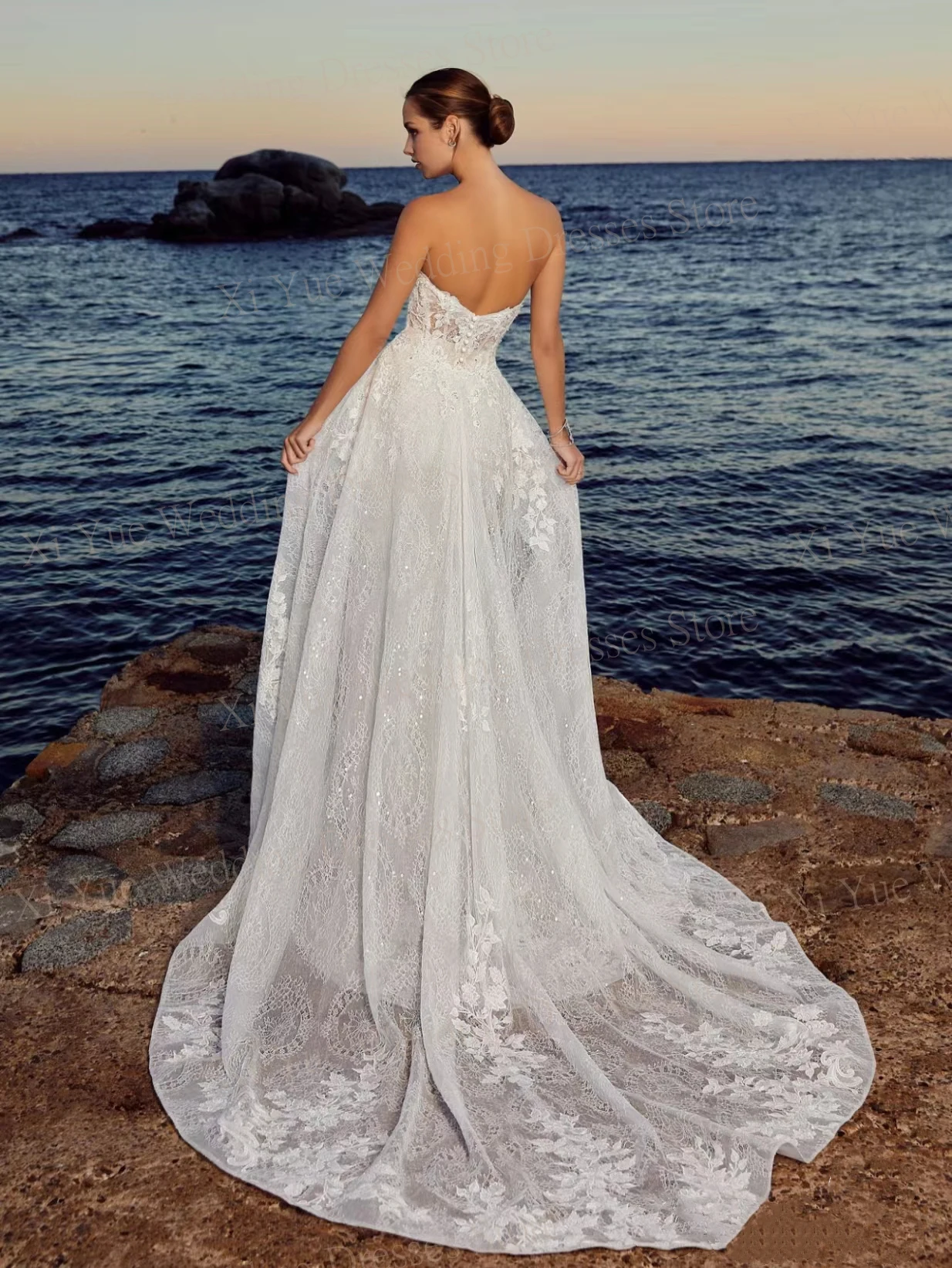 Abiti da sposa sexy con scollo a cuore Eleganti applicazioni in pizzo senza schienale Sweep Train Abiti da sposa Sirena vintage senza maniche personalizzata