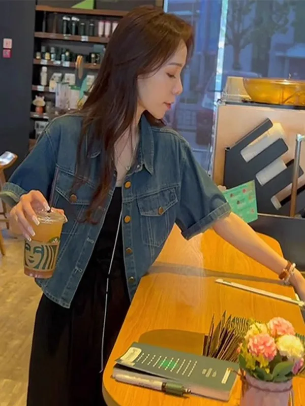 

Джинсовая куртка больших размеров, женская летняя гонконгская одежда в стиле ретро, шикарная, свободная посадка на пуговицах, чистый цвет, универсальная тонкая модель