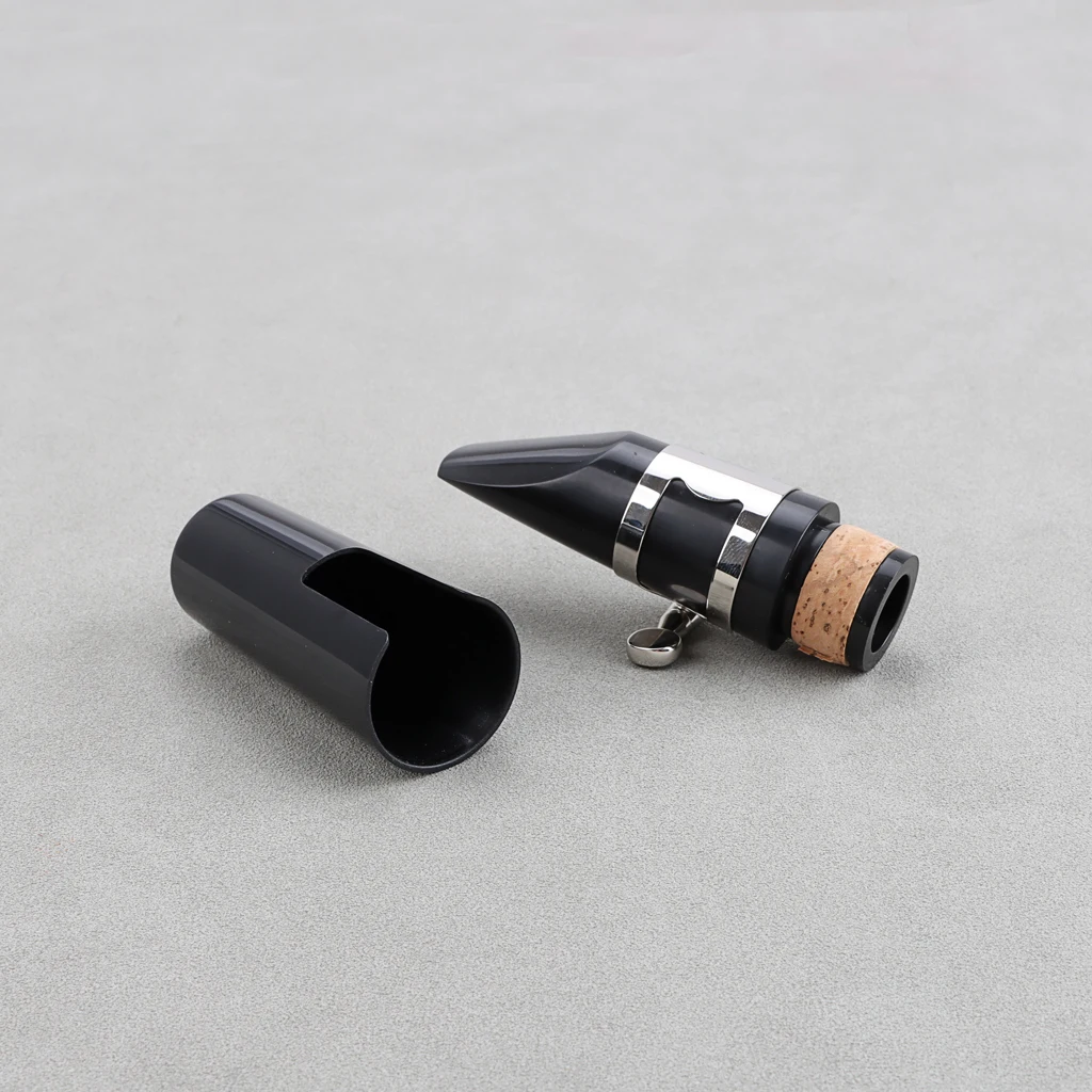 A set of Bb Clarinet Mouthpiece Kit with Silver-Plated Ligature and Plastic Cap