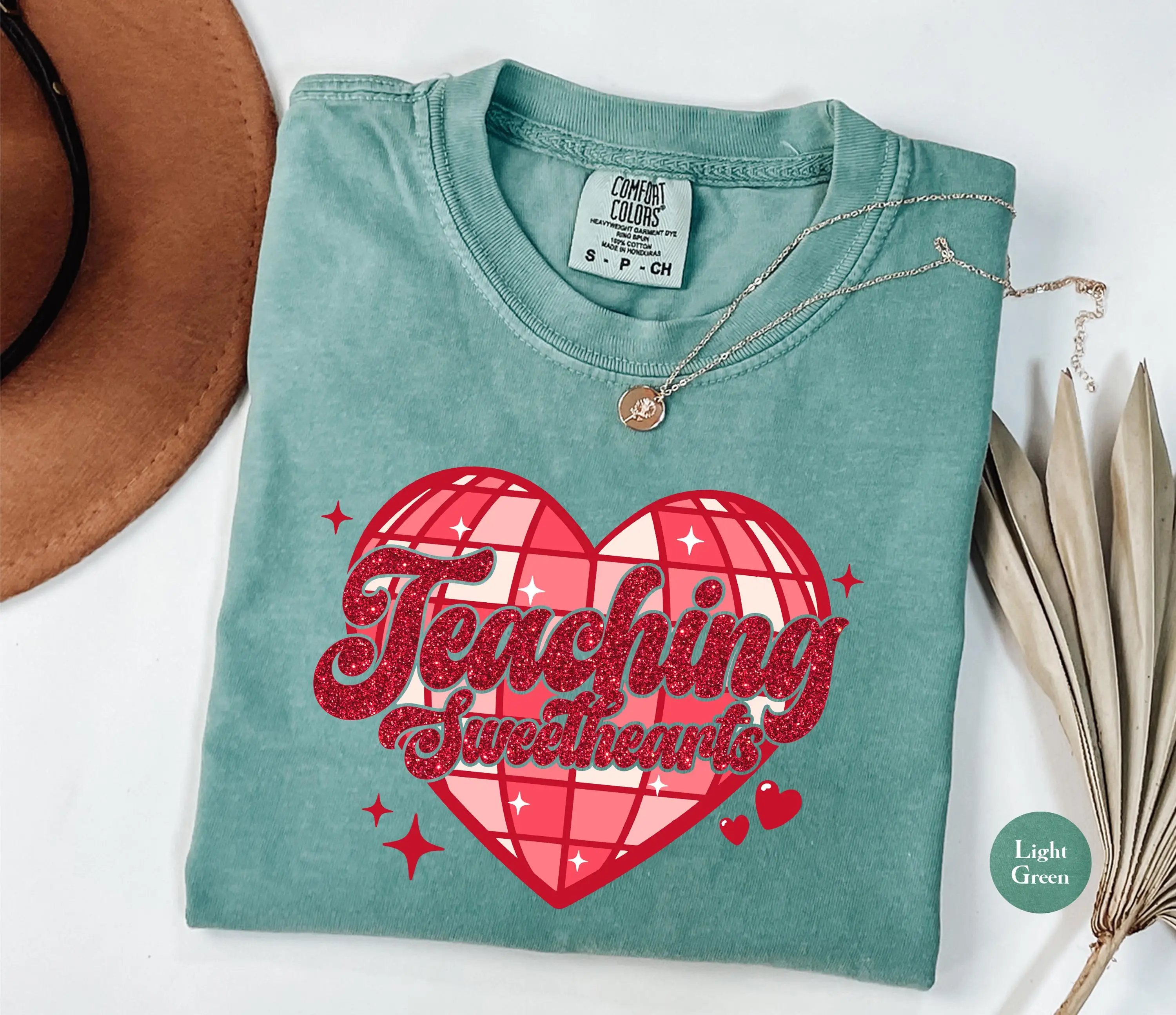 

Футболка Teaching Sweet Hearts Teacher Comfort Colors Back To School SweaT Valentines Christmas s S247