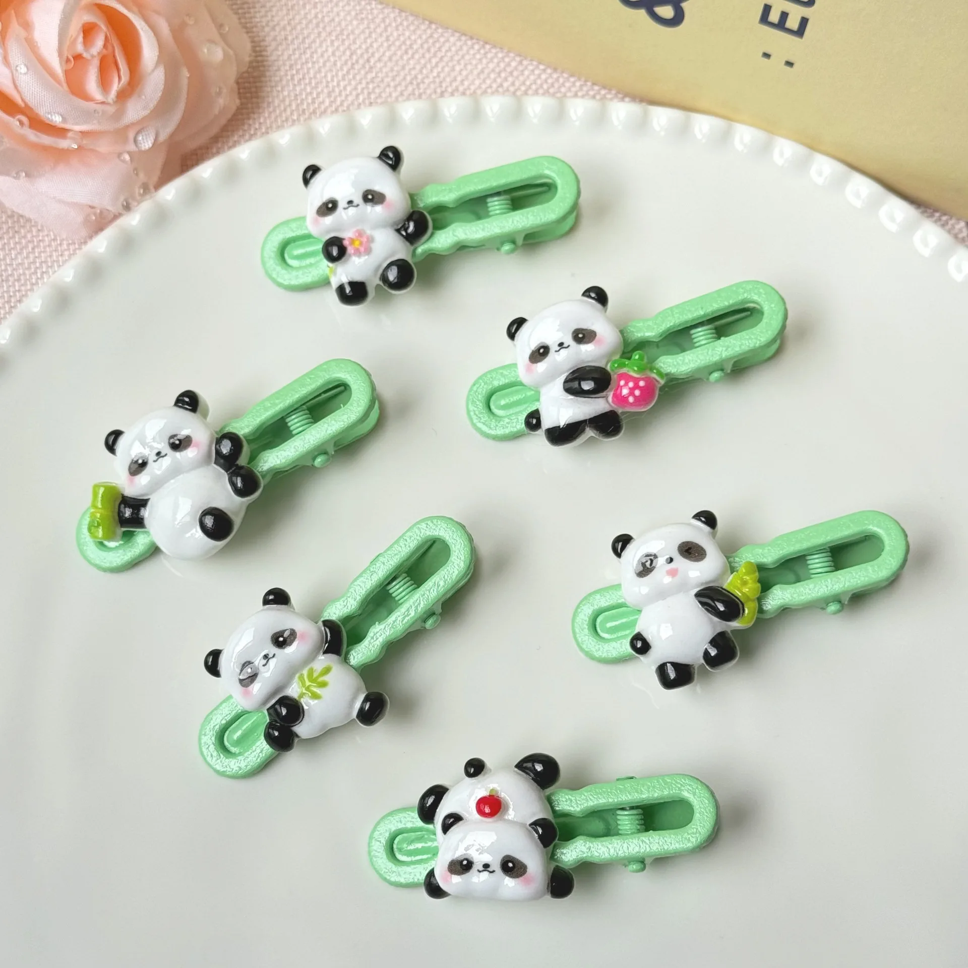 Pinza para el pelo para niños de 1 pieza, adorable tema de Panda, Clip LATERAL listo para viajar para cabello fino, bonito uso diario