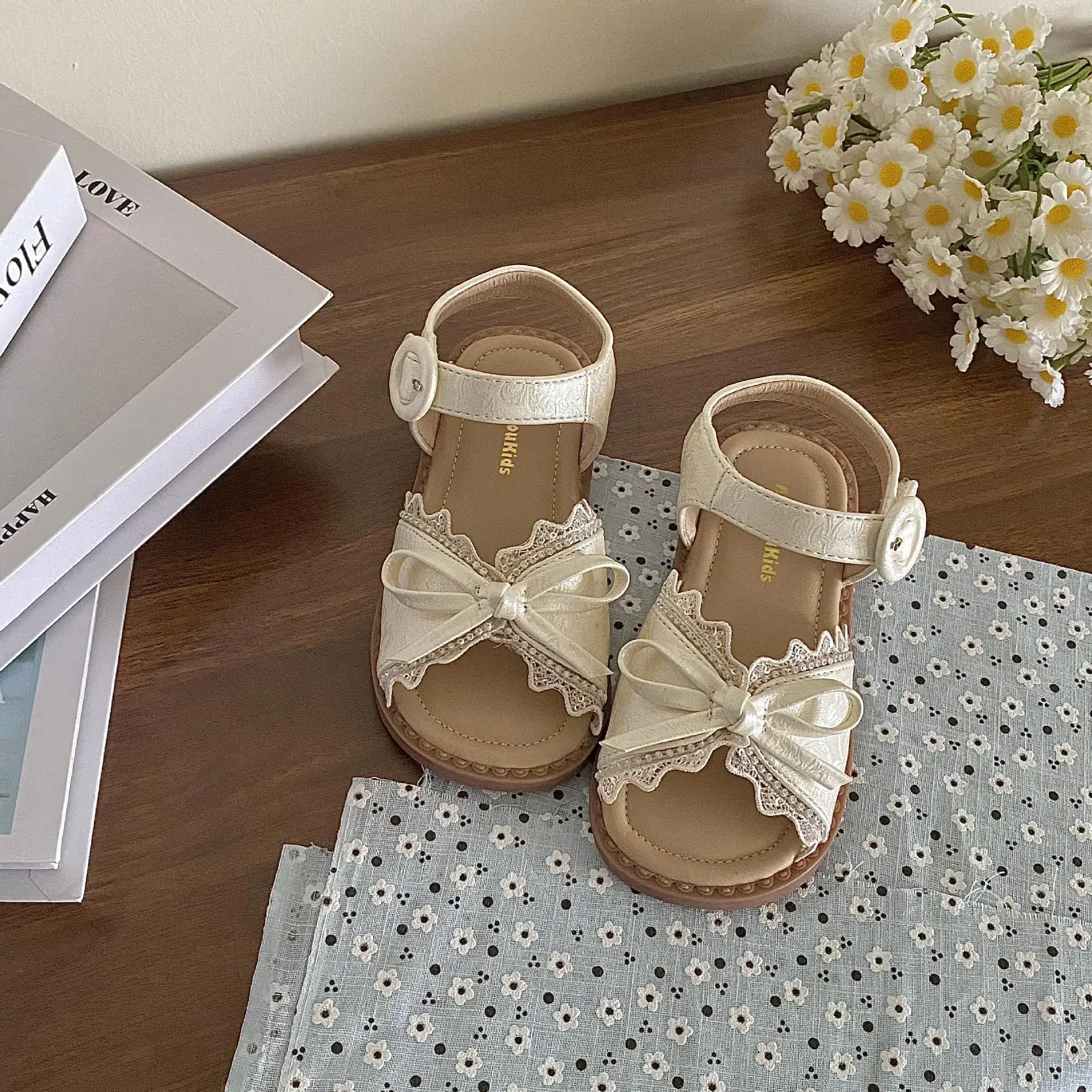 

Girls Sandals Outdoor Soft Bottom Sandals 2025 Spring and Summer New Children's Bow Anti-slip Soft Bottom Shoes