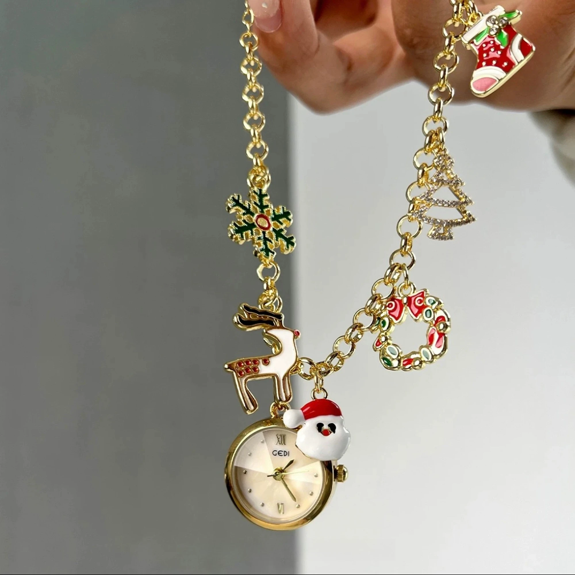Ladies Watch Christmas Multi-element Pendant Design Quartz Watch Exquisite Niche Bracelet Ladies Holiday Gift - view 4