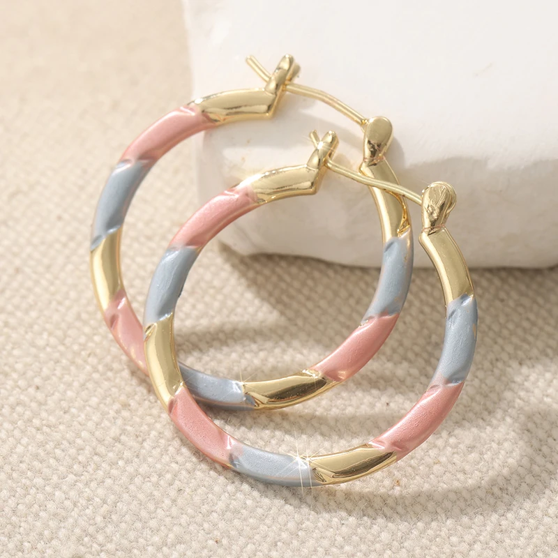 Vintage Court Style Big Circle Hoop Earrings Women's Luxury Earbuckle Elegant Senior Sense Jewelry Accessories Fit Banquet Gifts