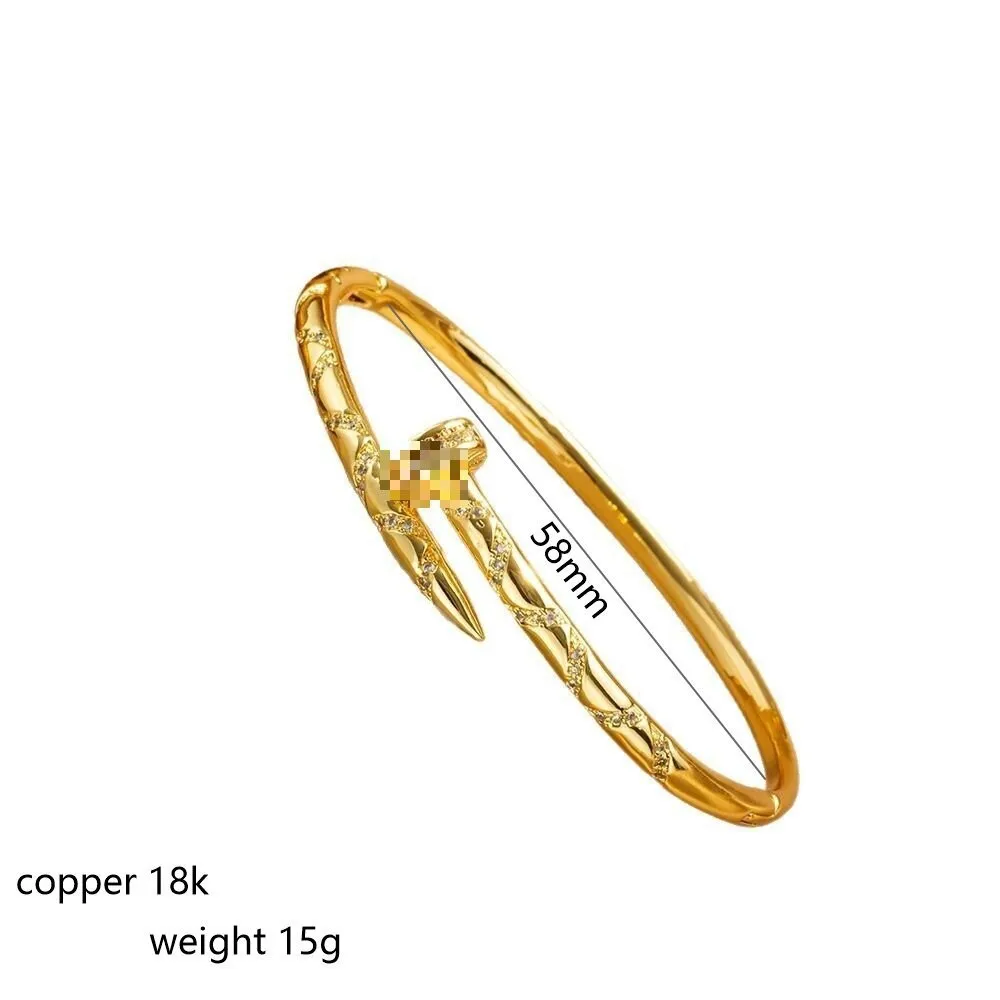 สร้อยข้อมือเล็บท้องฟ้าเต็มไปด้วยดวงดาวอเนกประสงค์พร้อมฝังเซอร์โคเนียทองแดง เครื่องประดับระดับไฮเอนด์และทันสมัยสําหรับเด็กผู้หญิง