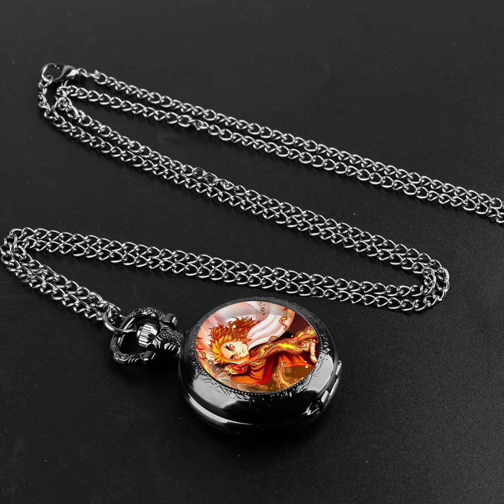 ساعة جيب كوارتز سوداء على شكل قبة زجاجية من Rengoku Kyojuro مع قرص أرقام عربية وسلسلة متينة هدية ريترو للرجال والنساء