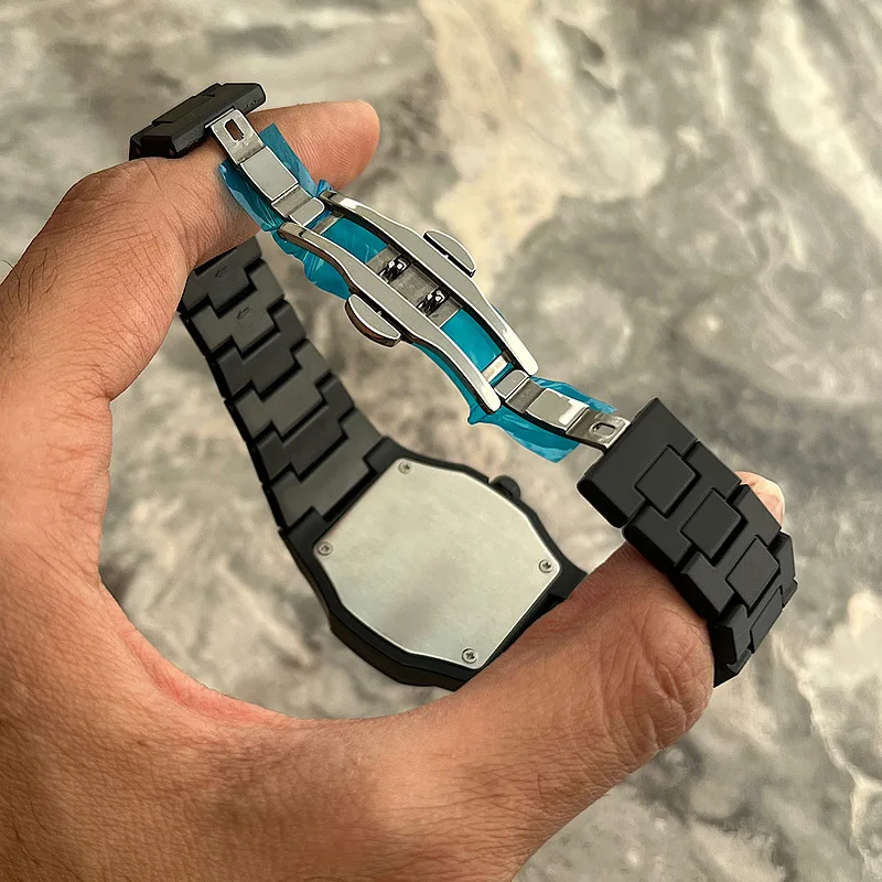 ساعة كوارتز بلاستيكية مقاومة للماء للرجال كاجوال بثلاثة أقراص سوداء كبيرة الحجم وساعات رياضية