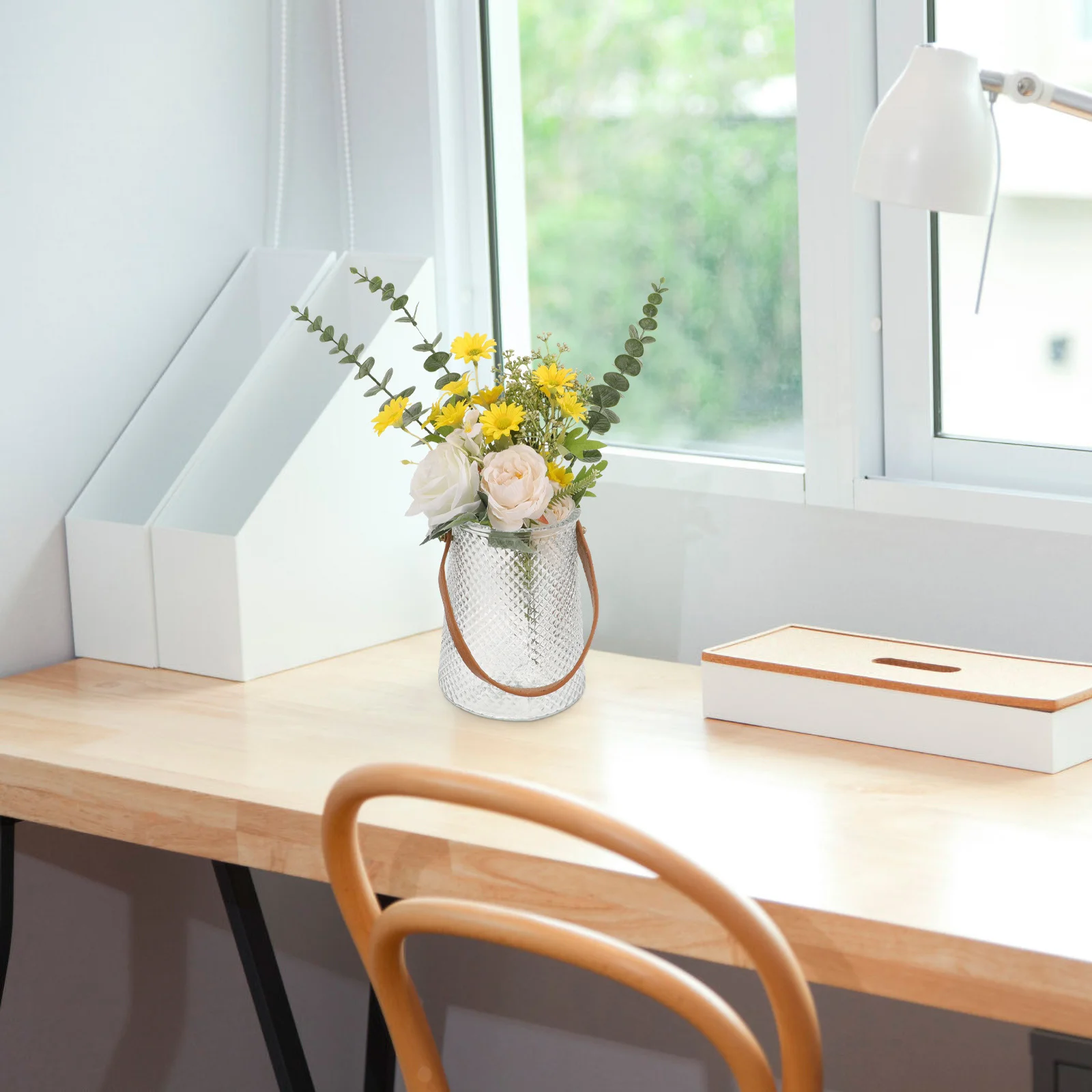 

Decorative Clear Glass Flower Vase with Handle Portable Glass Plant Vase for Home Office Desktop Tabletop Decoration