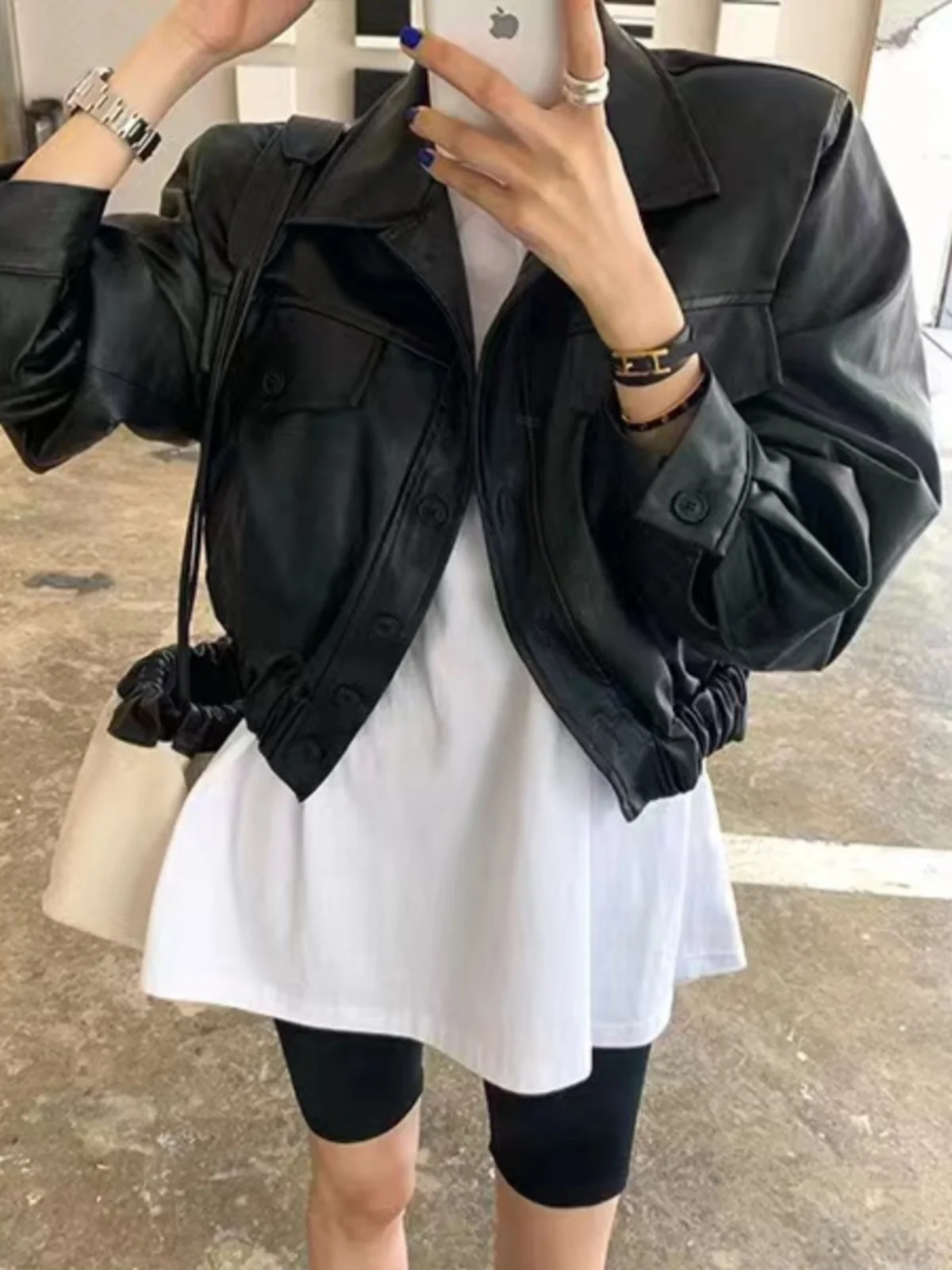 シックな秋冬ショート PU レザージャケットルーズフィット長袖ターンダウン襟ヴィンテージスタイリッシュな女性のカジュアルコート