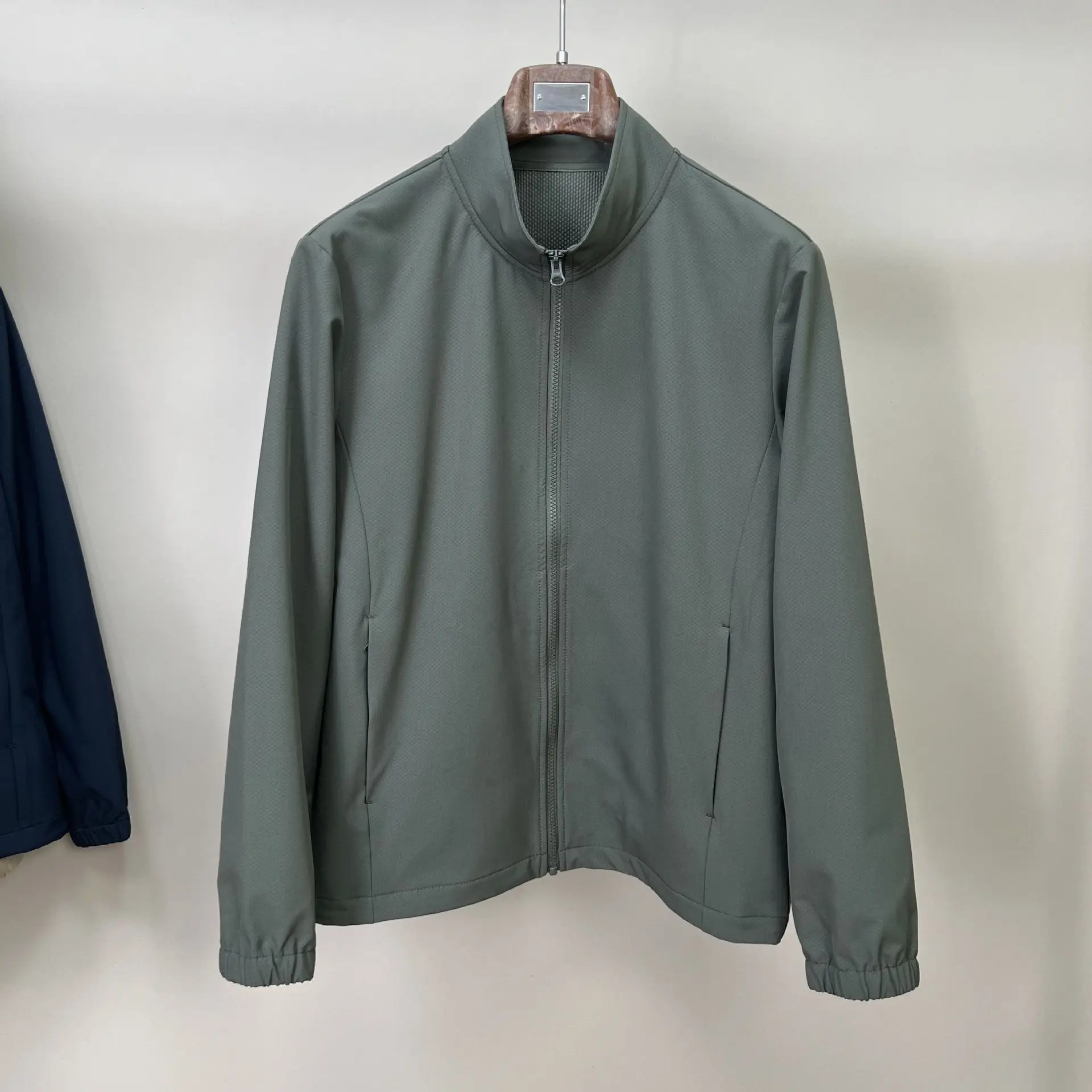 Men Lightweight Stand Collar Zip Up Windbreaker Jacket Breathable Casual Outdoor Sports Running Travel Thin Coat