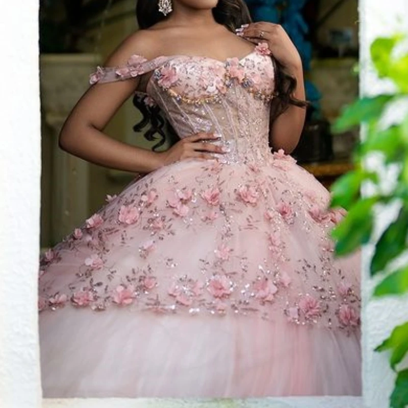 Sparkly Light Pink Princess Quinceanera Dresses Off Shoulder Ball Gown Sequin Appliques Lace Flower Crystals Beads Tull Sweet 16