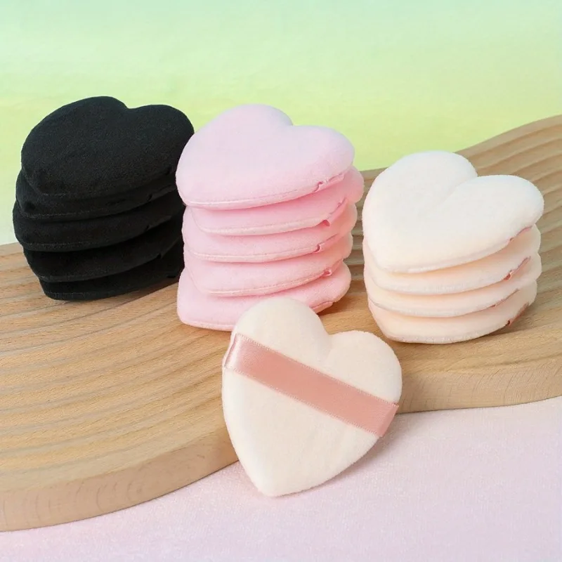 Piumino da cipria in velluto a forma di cuore da 15 pezzi con manico a nastro per uno strumento per il trucco con soffio di polvere per l'applicazione di trucco impeccabile
