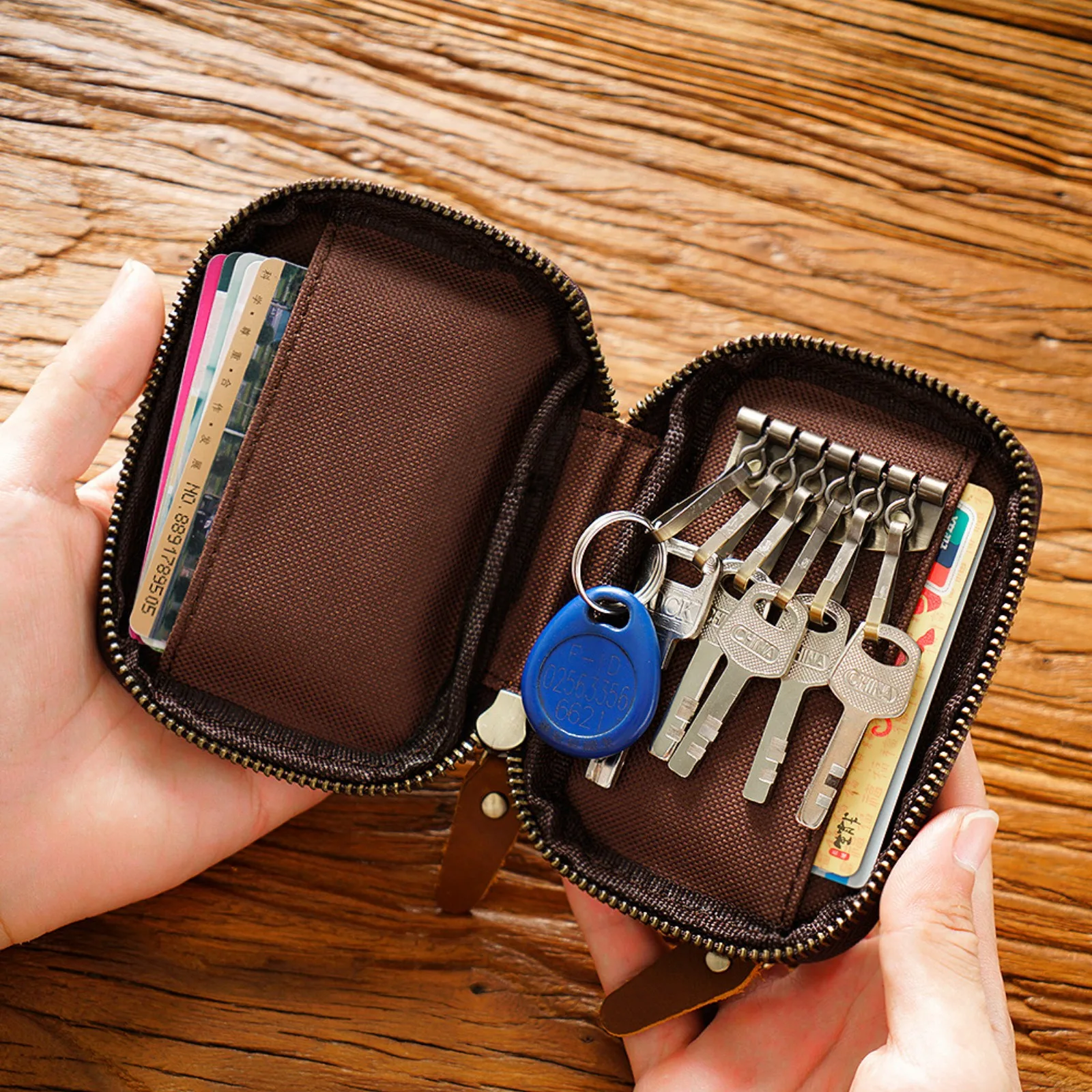 Leather Zipper Key Holder with 6 Key Hooks, Multifunctional Front Pocket Wallet Key Fob Holder Keychain Case for Men Women