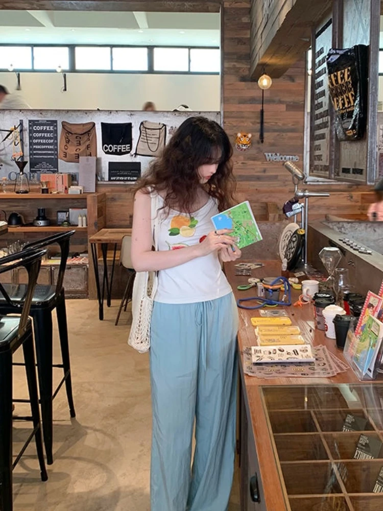 เสื้อกล้ามคอวีพิมพ์ลายผลไม้สีสันสดใสสไตล์อเมริกันหวานซ่อนเปรี้ยวสำหรับผู้หญิง