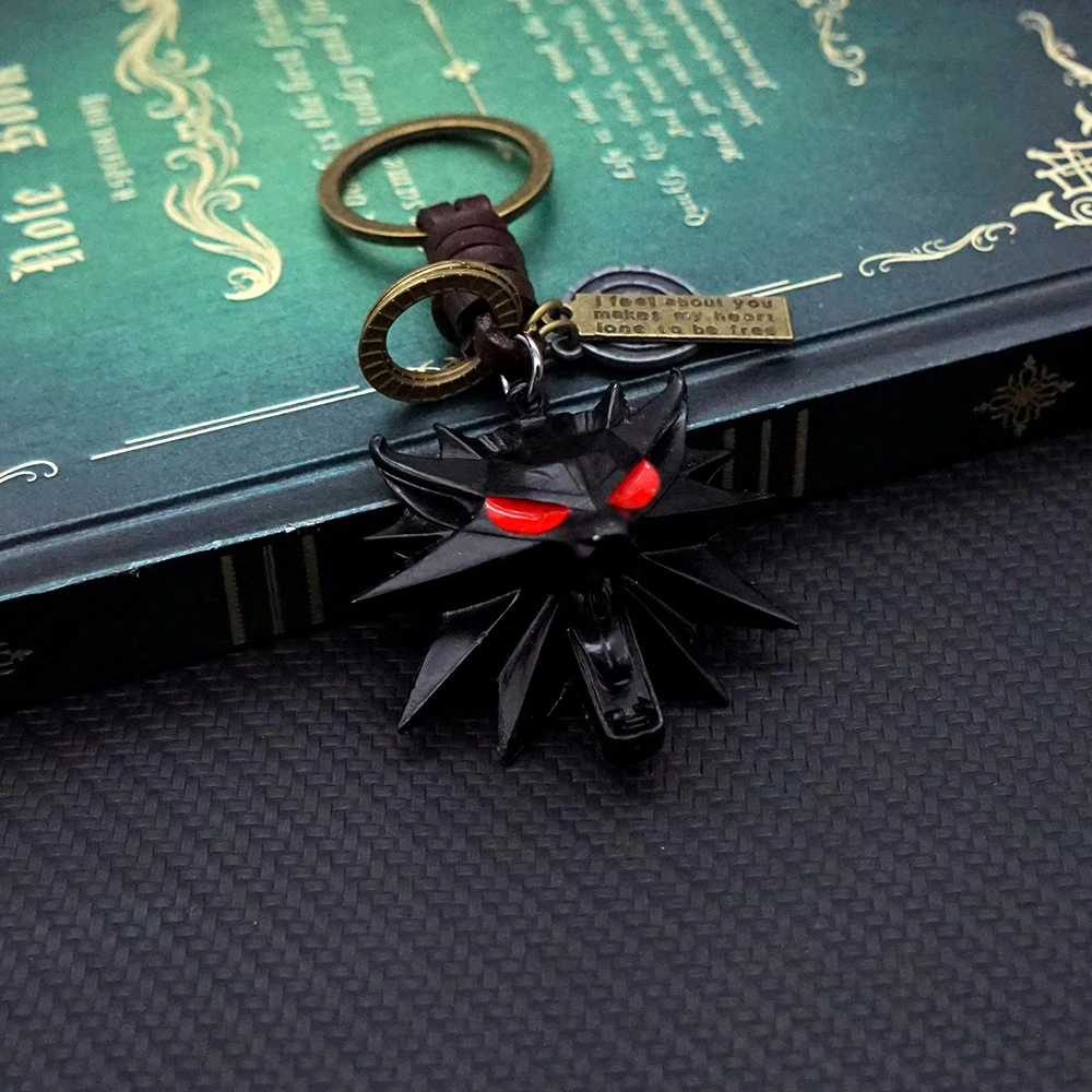 Wolf Keychain Geralt Sword Leather Key Chain Yennefer Cirilla Keyring Keychains for Men Anime Accessories Key Ring llaveros