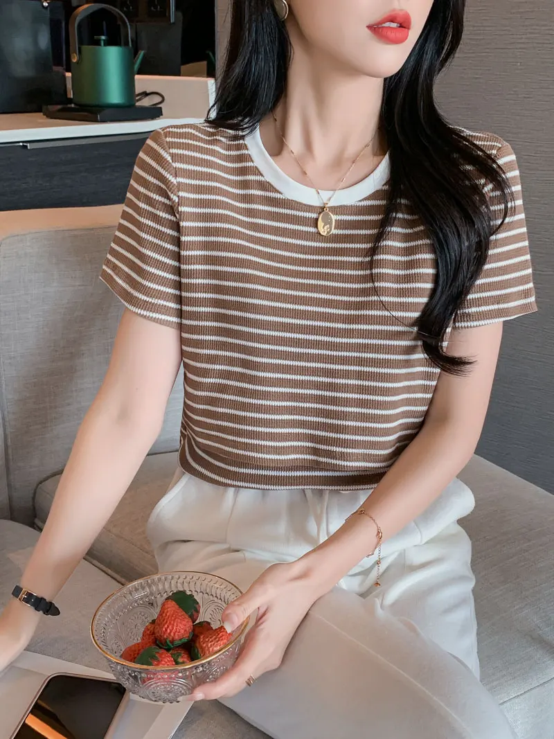 25SS Summer New Maternity Breastfeeding Striped Waffle Cotton T-shirt Postpartum Hot Mom Skin-friendly Nursing Clothes Tees Tops