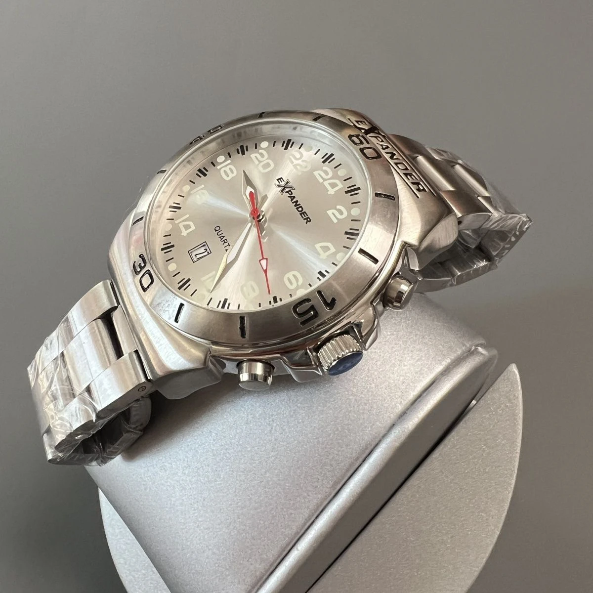 Jam Tangan Quartz Stainless Steel Retro Sport dengan Mesin Quartz dari Jepang Diameter 40mm Tebal 13mm Kaca Mineral Bercahaya