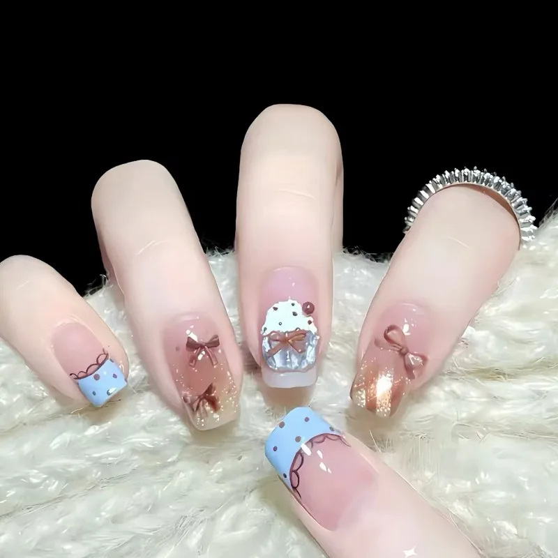 10 szt. Ręcznie Robione Paznokcie Naklejane Urocze Paznokcie Sztuczne 3D z Motywem Lodów i Kokardek z Naklejkami, Piękny Zestaw Paznokci Protetycznych