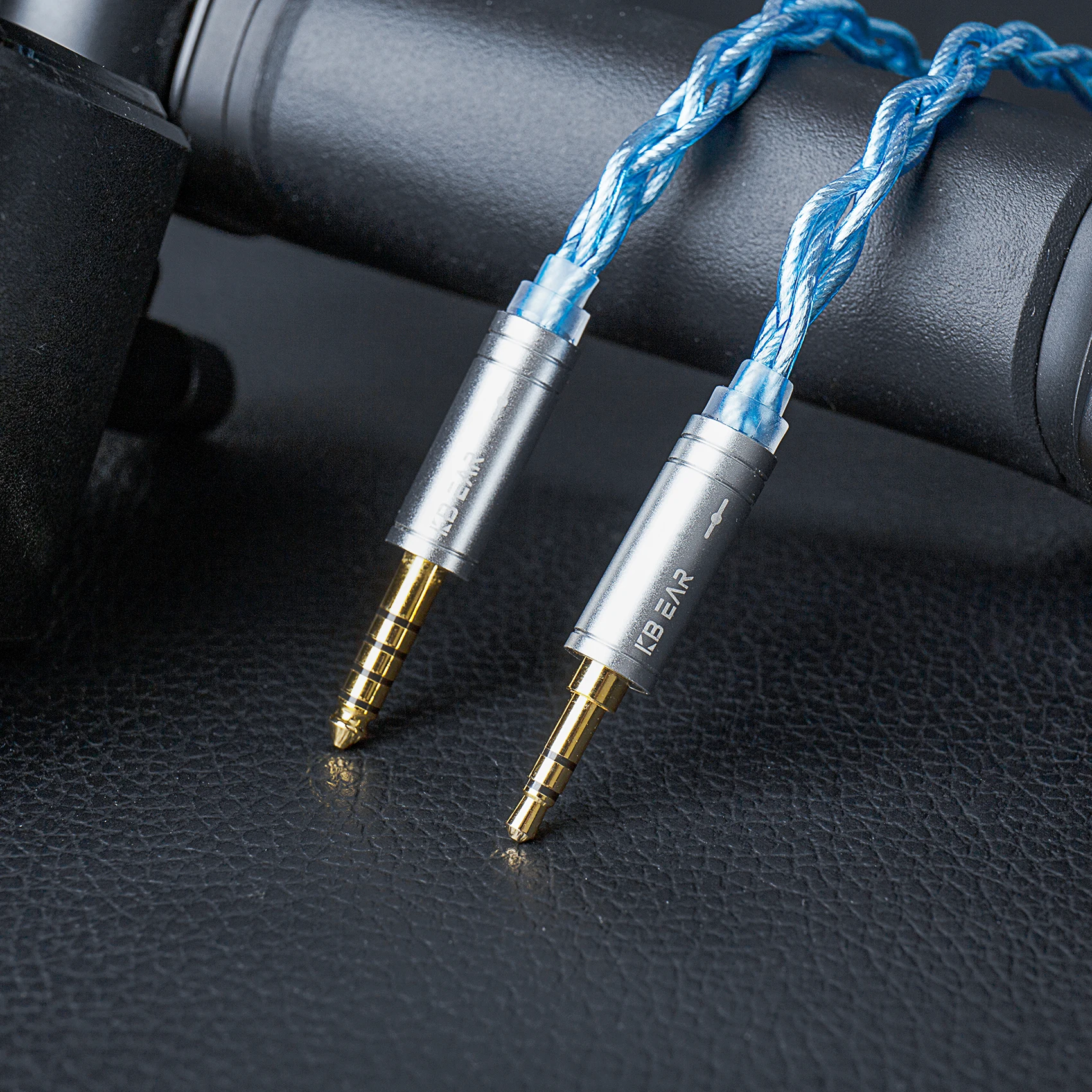  KBEAR Palm Thunder Upgrade Earphone Cable 4 Strand 140 Cores Silver Plated Single Crystal Copper 3.5/4.4mm MMCX 2Pin QDC Wire