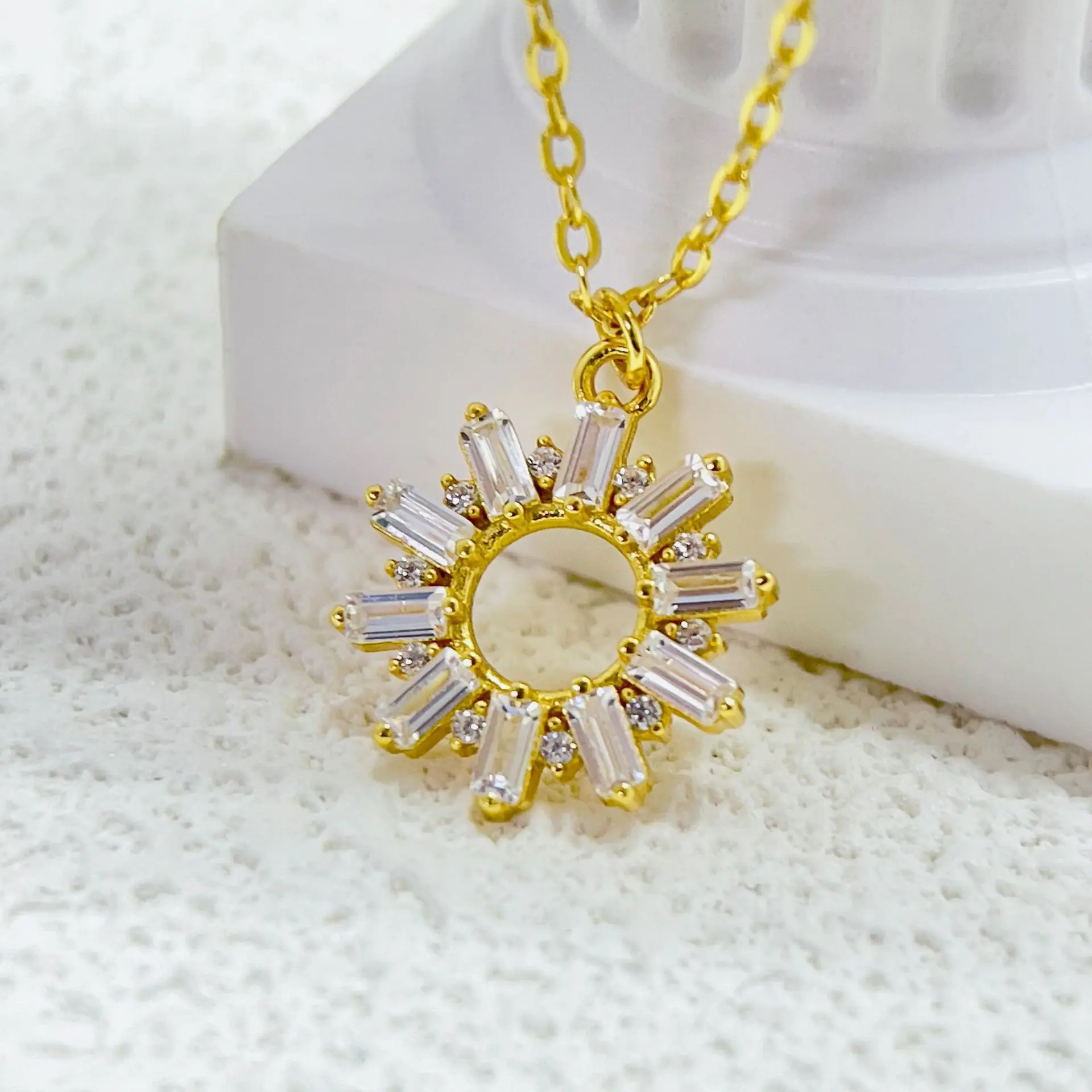 

Маленькое свежее бриллиантовое ожерелье с подсолнухом из чистого серебра S925, роскошная цепочка на ключицу во французском стиле, универсальный кулон