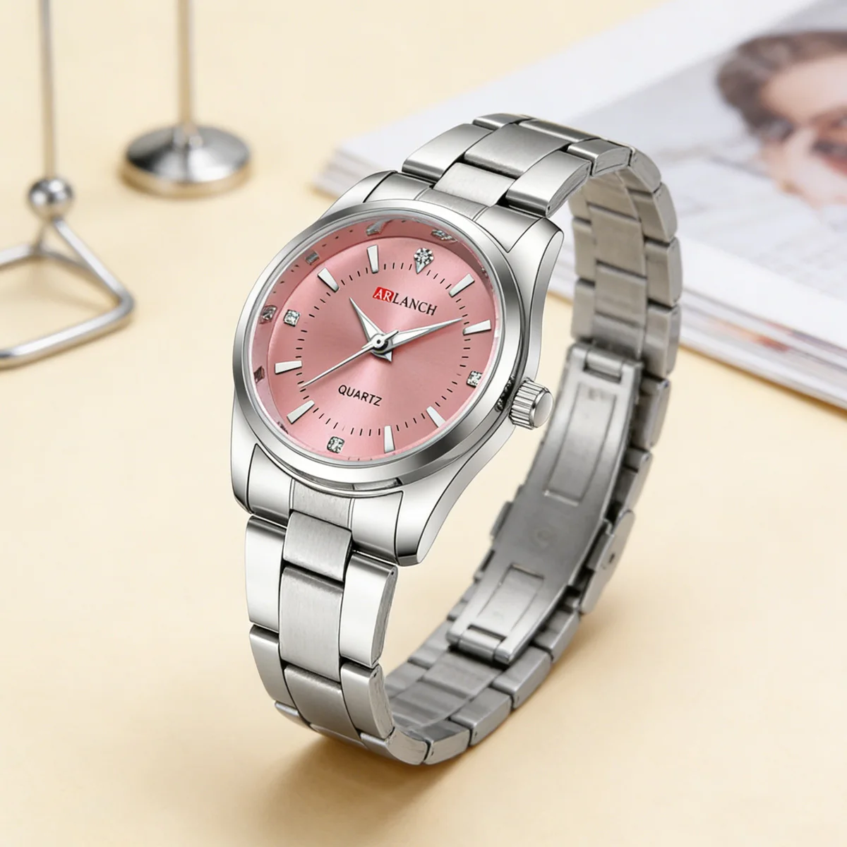 Damen-Armbanduhr, 29 mm, silberfarbener Edelstahl, wunderschöne Quarzuhr mit Strass, geeignet für Bankett-Accessoires und tägliche Dekoration