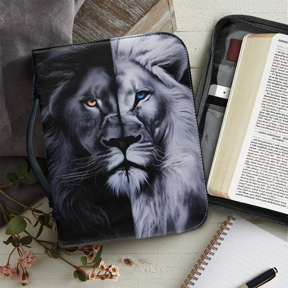 

Black and White Lion Print Women Bible Cover Case PU Leather Handbags Female Zipper Handle Study Book Holy Storage Boxes Custom
