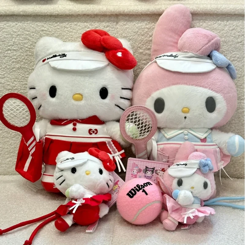 สถาบันเทนนิสซานริโอ เฮลโลคิตตี้ คุโรมิ เมโลดี้ ตุ๊กตากระต่ายดอกไม้ น่ารักและสนุกสนาน ของขวัญวันเกิดแฟนสาว อุปกรณ์เสริมสำหรับคู่รัก