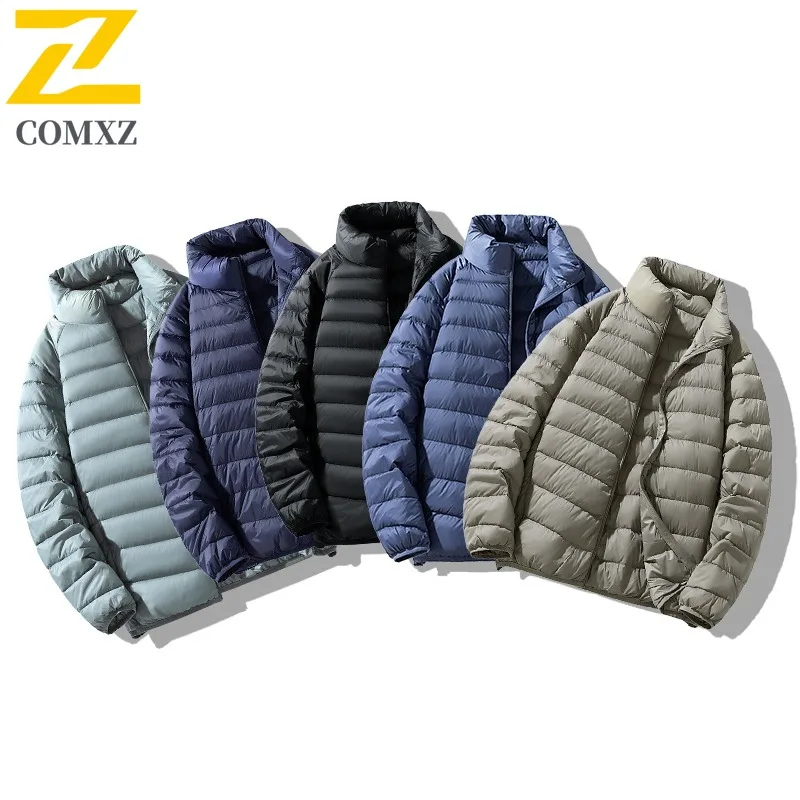 COMXZ الشتاء الوقوف طوق أسفل الرجال 2025 جديد الكورية نمط التلبيب بلون خفيفة الوزن الحرارية 90% الأبيض بطة أسفل سترة #1
