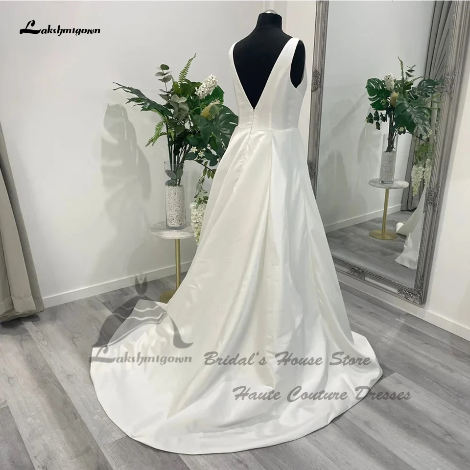 Lakshmigown Plunging Soft Satin A Line abiti da sposa per le donne 2025 abiti semplici abiti da sposa da spiaggia aperti sul retro