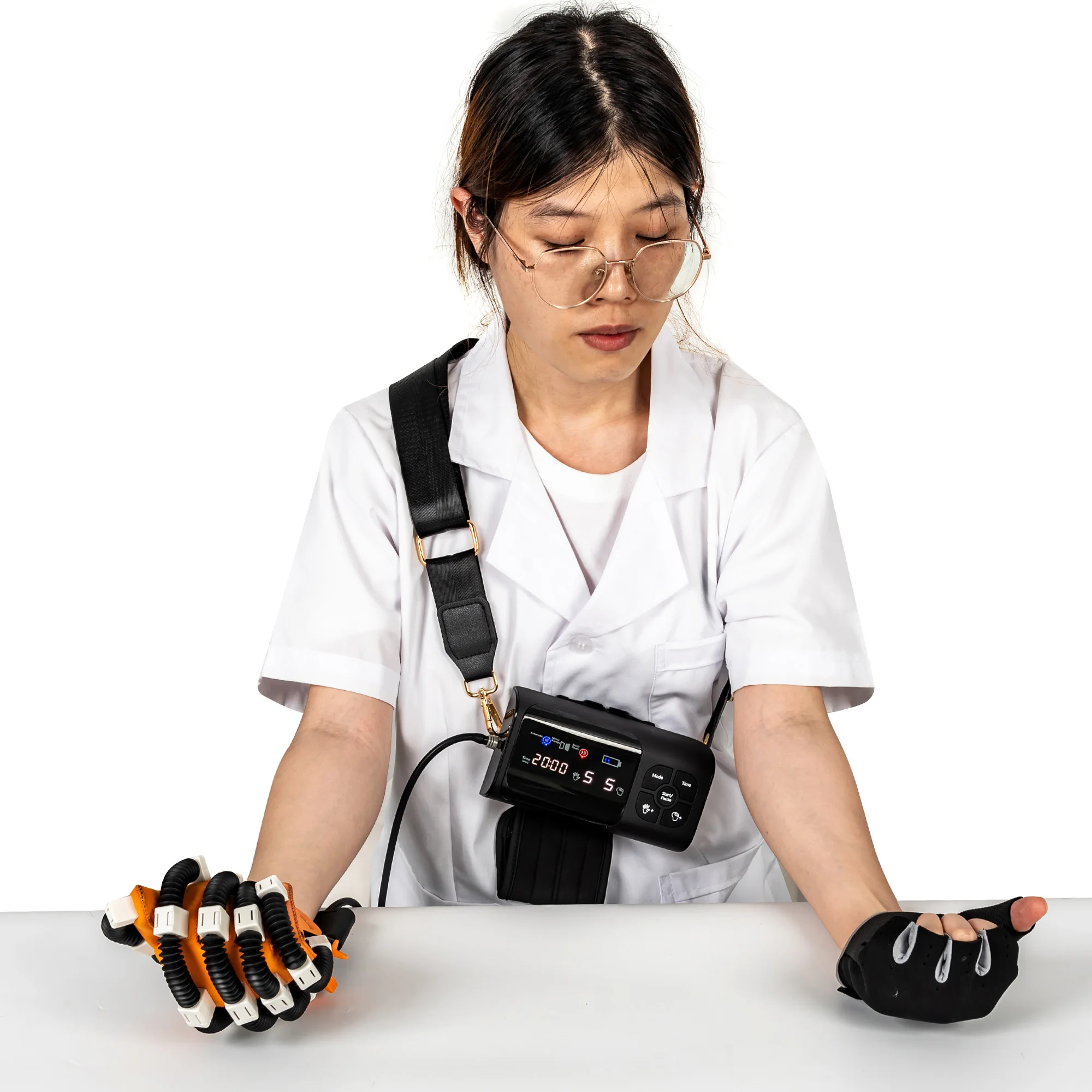 High Quality Smart Robot Finger Rehabilitation Gloves Physical Occupational Therapy Equipment