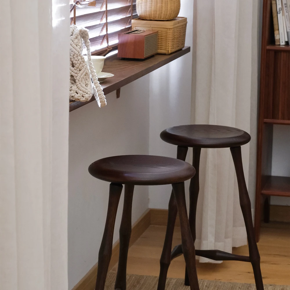 مقعد مرتفع من الخشب الصلب بتصميم عتيق لتغيير الأحذية في العصور الوسطى #3