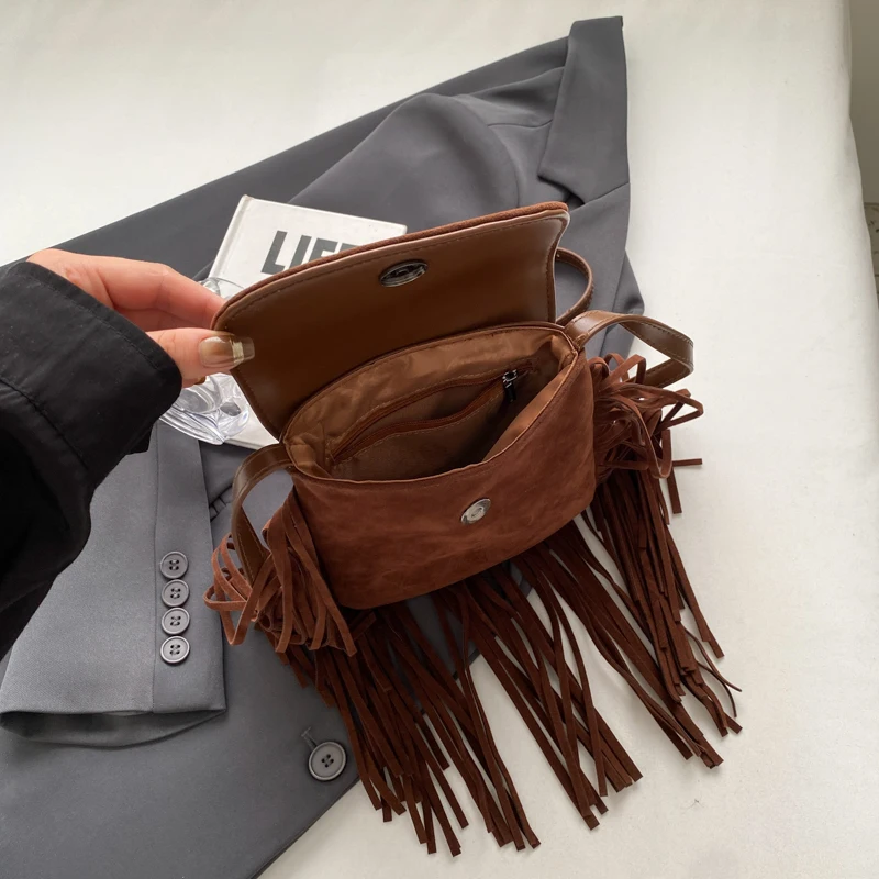 حقائب كتف صغيرة من جلد البولي يوريثان بتصميم Leftside للنساء 2025 حقيبة كروس جديدة بشراشيب للسيدات ​ حقائب اليد والمحافظ الفاخرة