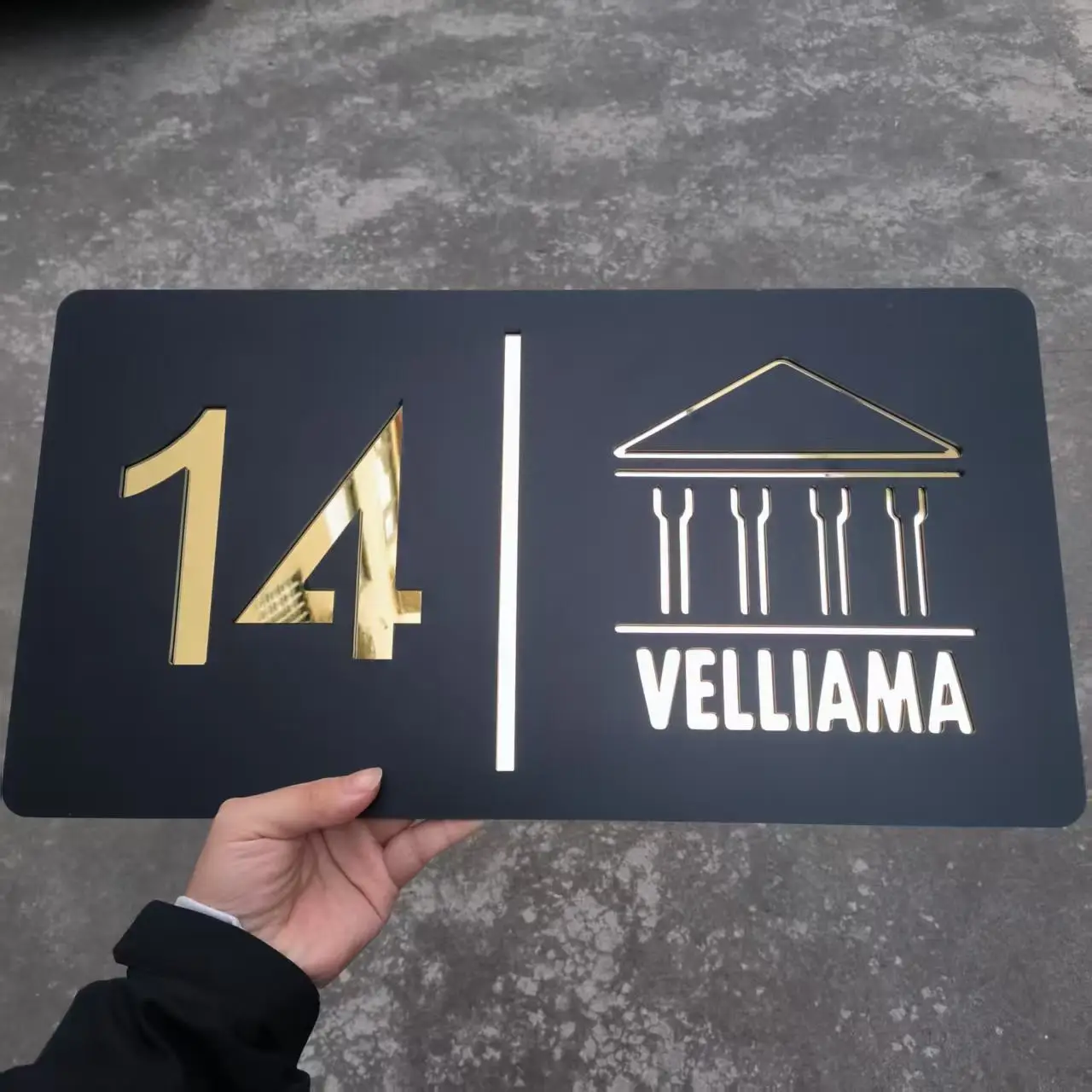 

Personalized acrylic signs customized for outdoor street and home decoration, can be tailored based on provided content
