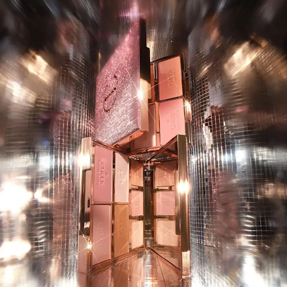 

Рождественская палетка теней для век C/t Seven-Color: высокопигментированная, увлажняющая, моделирующая контуры лица, с эффектом звездного сияния