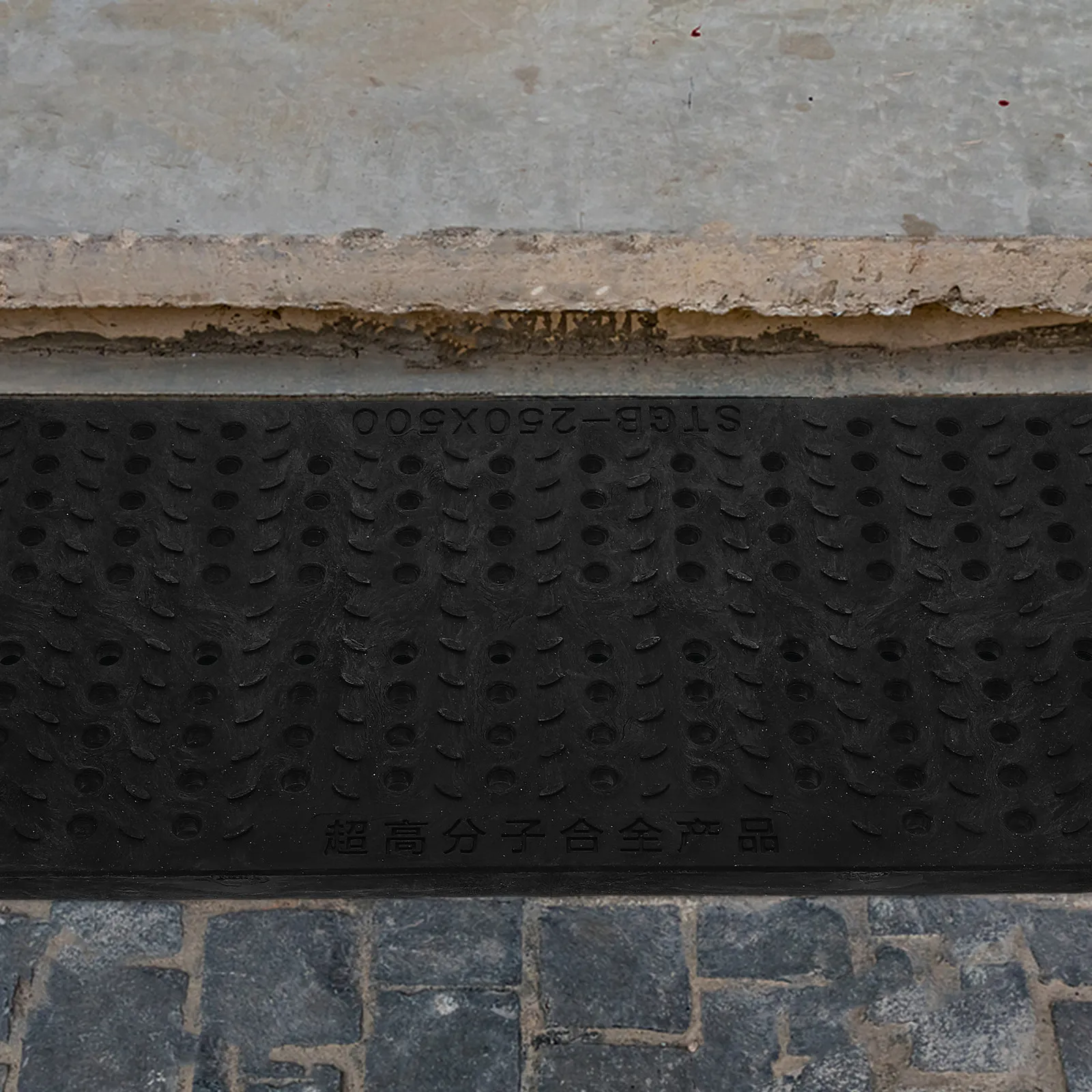 

Пластиковая дренажная решетка узкого профиля для фильтрации дождевой воды, устойчивая к мусору, простая в установке, устойчивая, нескользящая, для водоотвода с подъездных путей