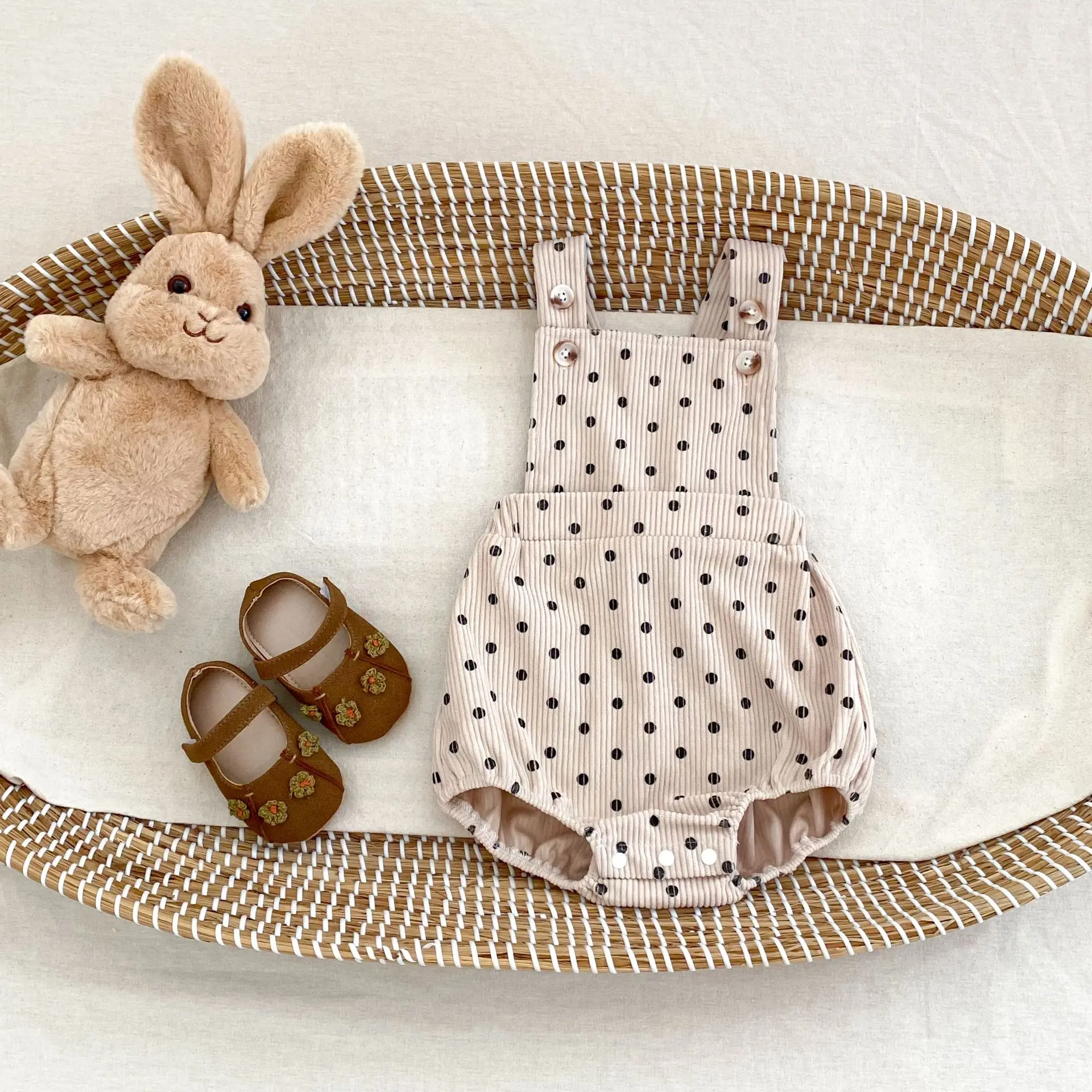 New autumn baby clothing for 0-3 years old, fashionable baby jumpsuit, polka dot jumpsuit