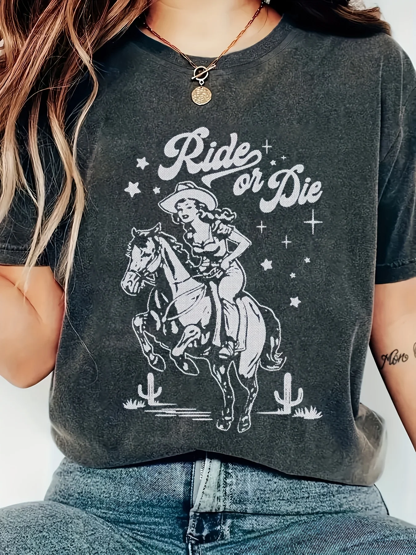 النمط الغربي نمط تي شيرت الفحم الرمادي الحصان الصبار طباعة نمط جولة الرقبة تي شيرت نسيج القطن الخالص سليم صالح #1