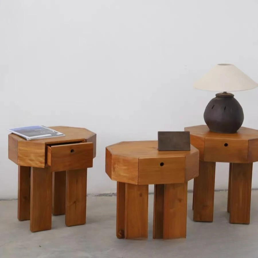 Orme ancien, table de chevet, chambre à coucher, simple, lit et petit déjeuner, hôtel