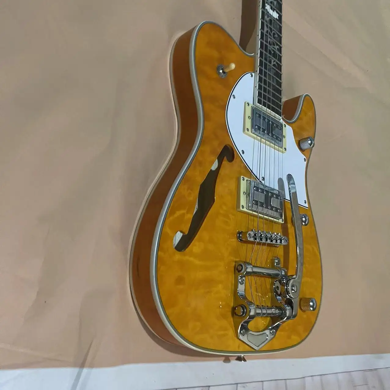 In stock, 6-chord two side f-hole semi hollow electric guitar, with a natural wood color body and gold accessories, available in