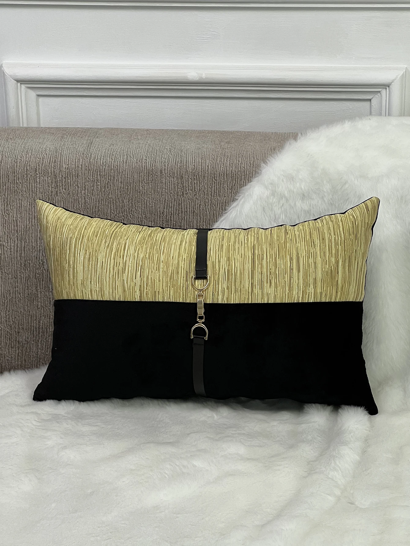 High-Precision Cloth-Covered Leather Strip Metal Buckle Polyester Velvet Cushion, Featuring Simple yet Luxurious Sparkling Decor