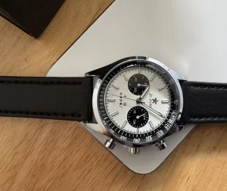 Ceinture en cuir à deux yeux, cinq aiguilles et pleine fonction pour hommes, style chronographe quartz populaire.