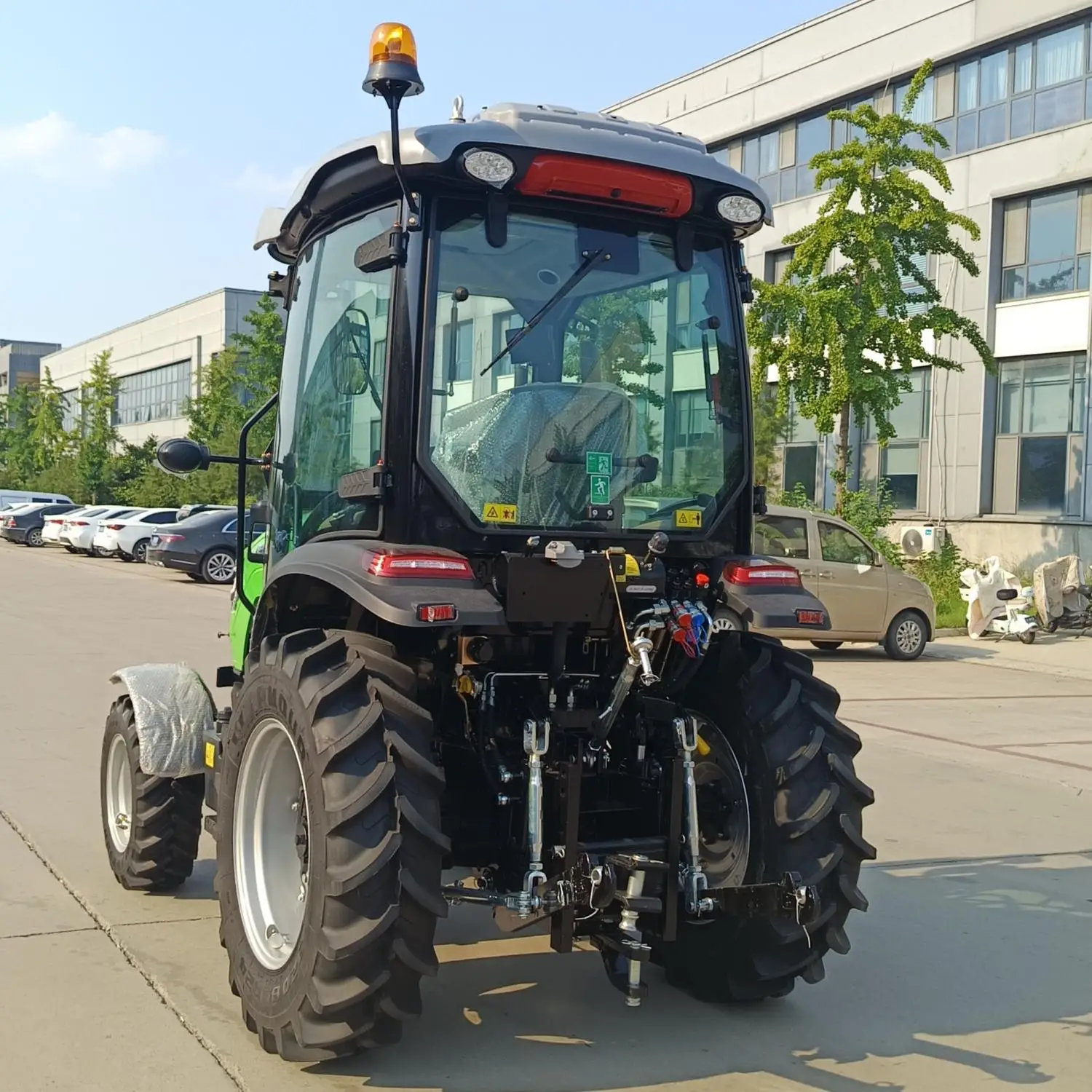 50HP 4×4 Four-Wheel Drive Agricultural Farm Tractor Air-Conditioned AC Cabin and Euro 5 Emission Standard Engine