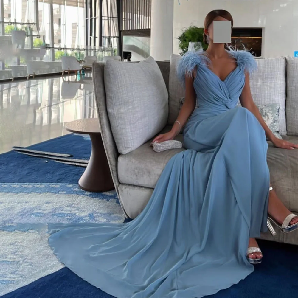 جودة عالية مخصصة ريشة الأزرق مطوي ذيل صغير أكمام المرأة الخامس الرقبة فساتين الزفاف ألف خط فساتين سستة يصل القطار