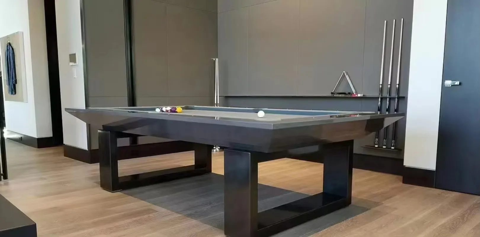 2026 Modern Hot Selling Pool Table Solid Wood Oak Billiards Table Family Use Popular Entertainment Pool Billiard Table