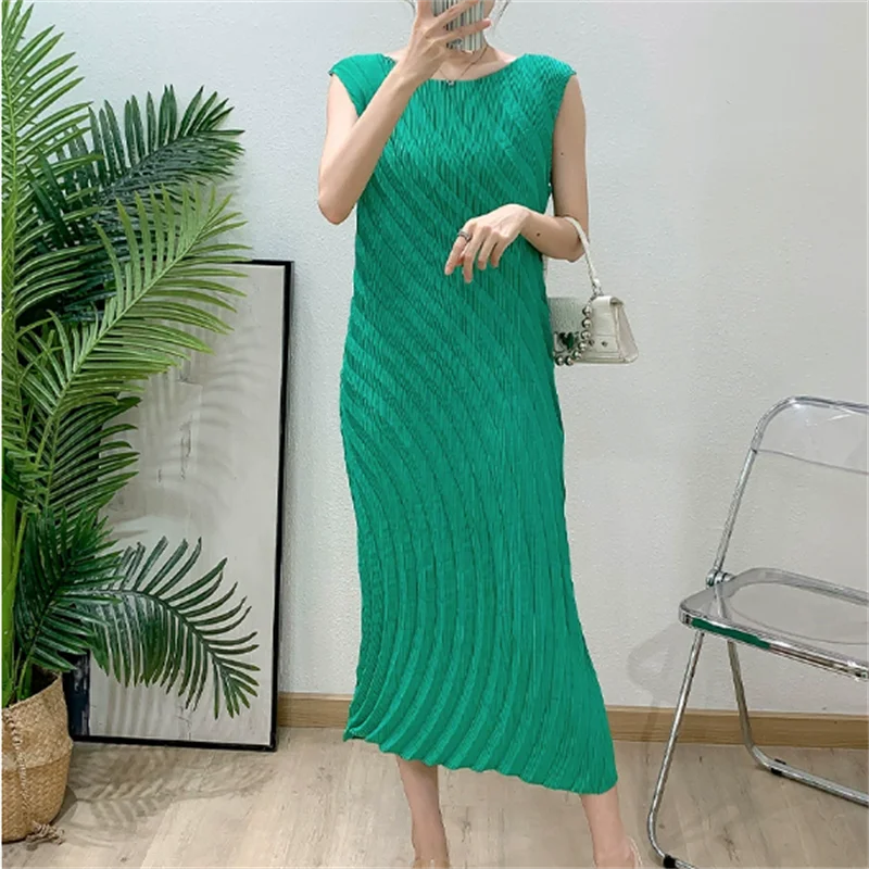 

Miyake High-end Skirt Women's Fashionable Simple Annual Ring Pleated Sleeves Straight Skirt Versatile Commuting Round Neck Dress