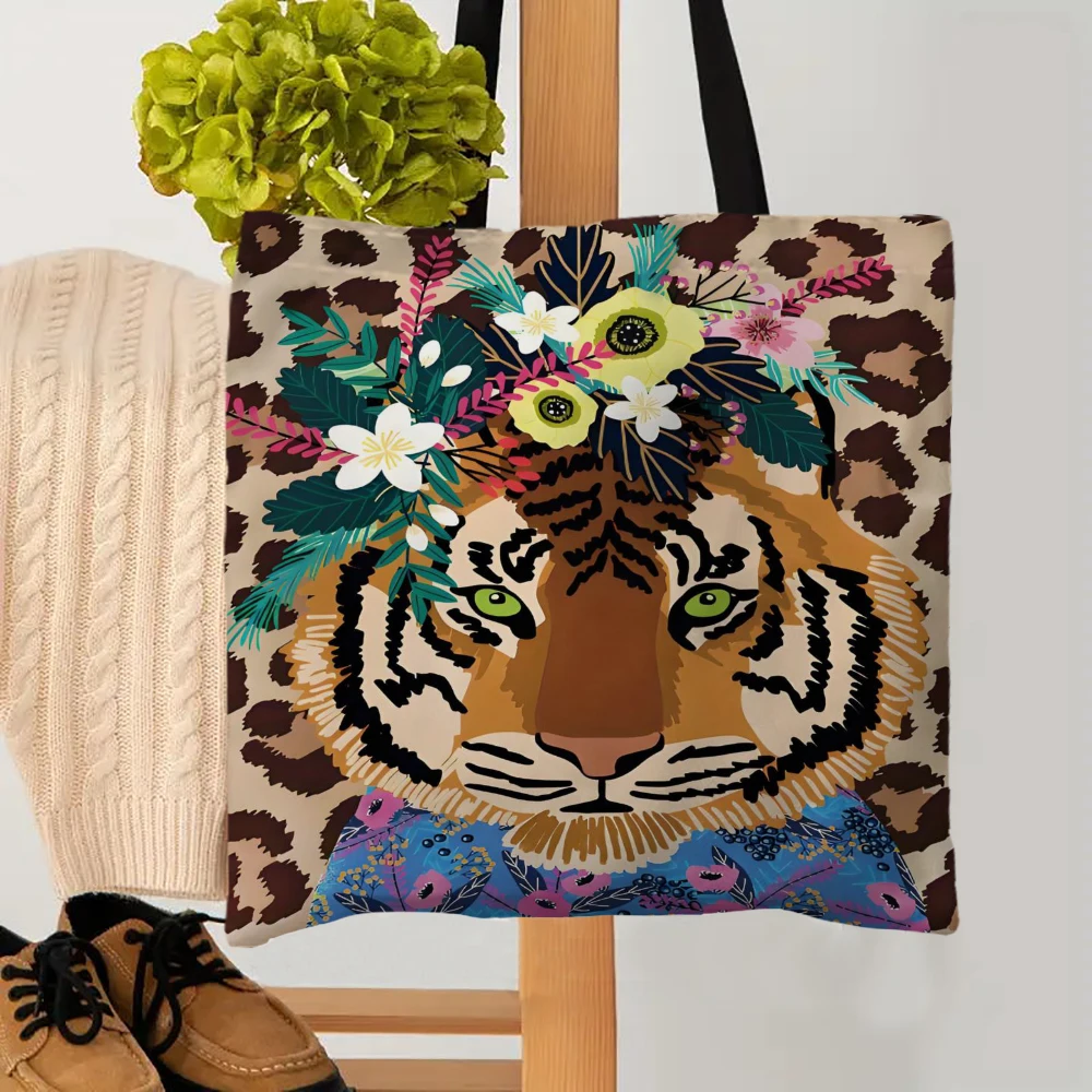 عنصر الحيوان 1 قطعة توضيح نمر يرتدي إكليلًا، حقيبة حمل خلفية بطبعة الفهد، مثالية للتسوق