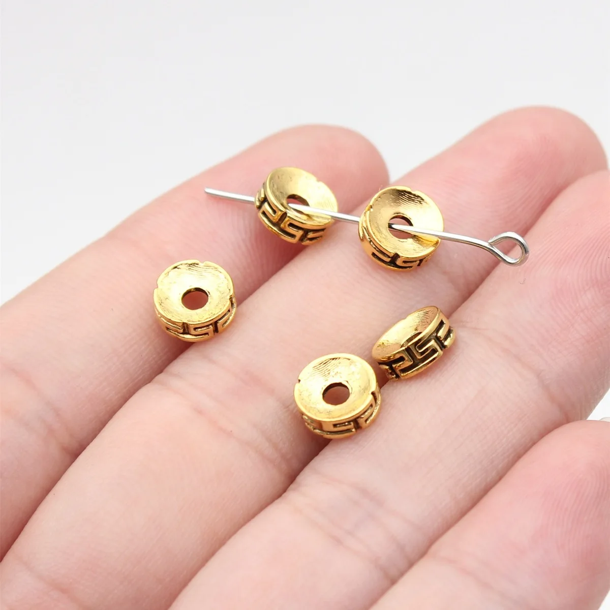 40pcs 7.3x7.3x2.8mm 2 Colors Circular Pattern Spaced Beads, Flower Holder Beads, Small Hole Beads DIY Jewelry Findings
