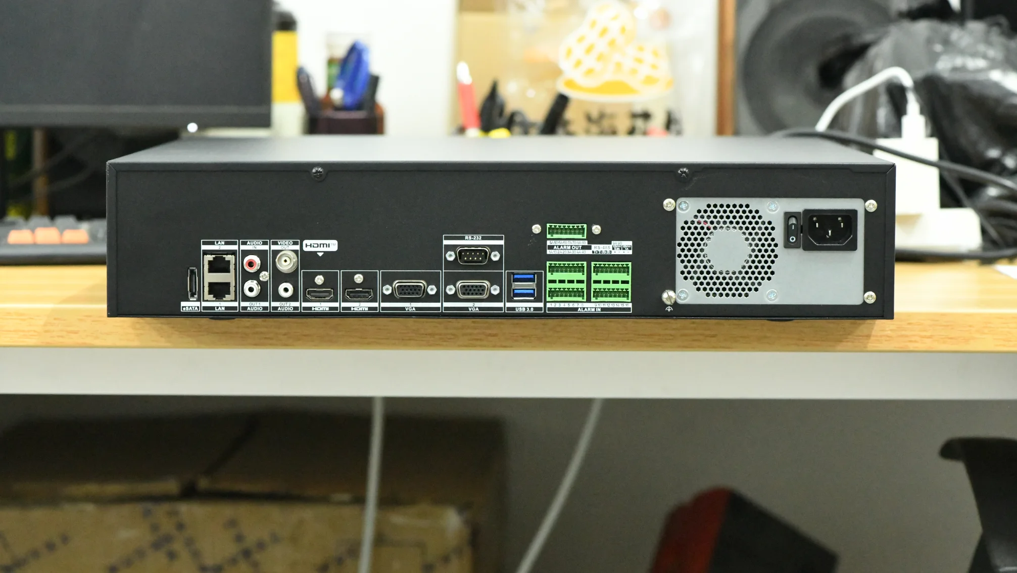 Hikvision 64CH(9664) 32CH(9632) NO-PoE NVR 8-SATAS 2 HDMI (different source) and 2 VGA (different source)  8K Recorder