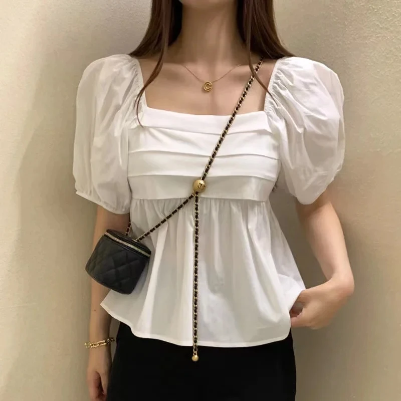 Blusa blanca elegante con cuello cuadrado para mujer, camisa sencilla de manga corta abombada, Tops cortos plisados informales para mujer